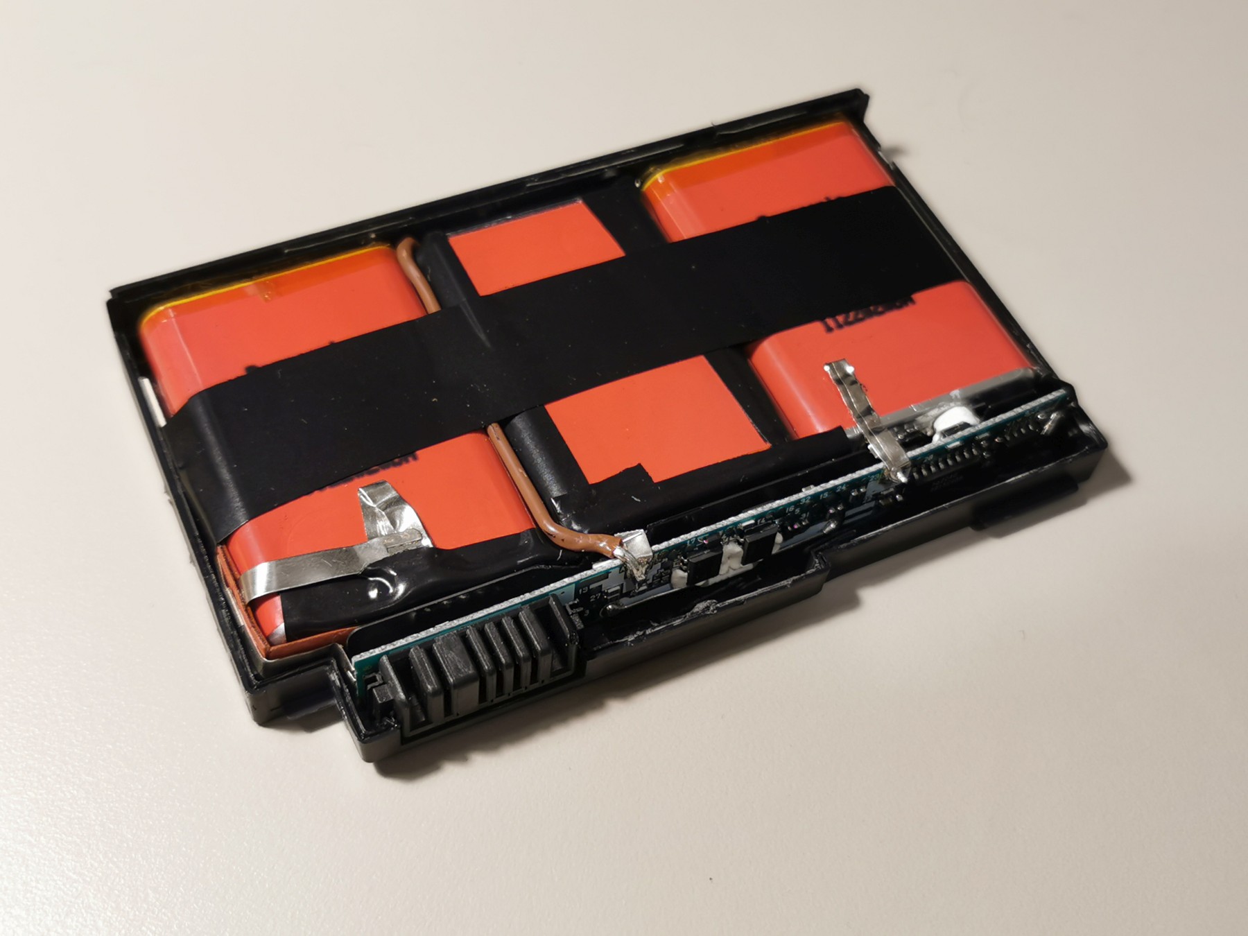 How to Replace the Li-Ion Cells of a Classic IBM ThinkPad 240 Battery Pack