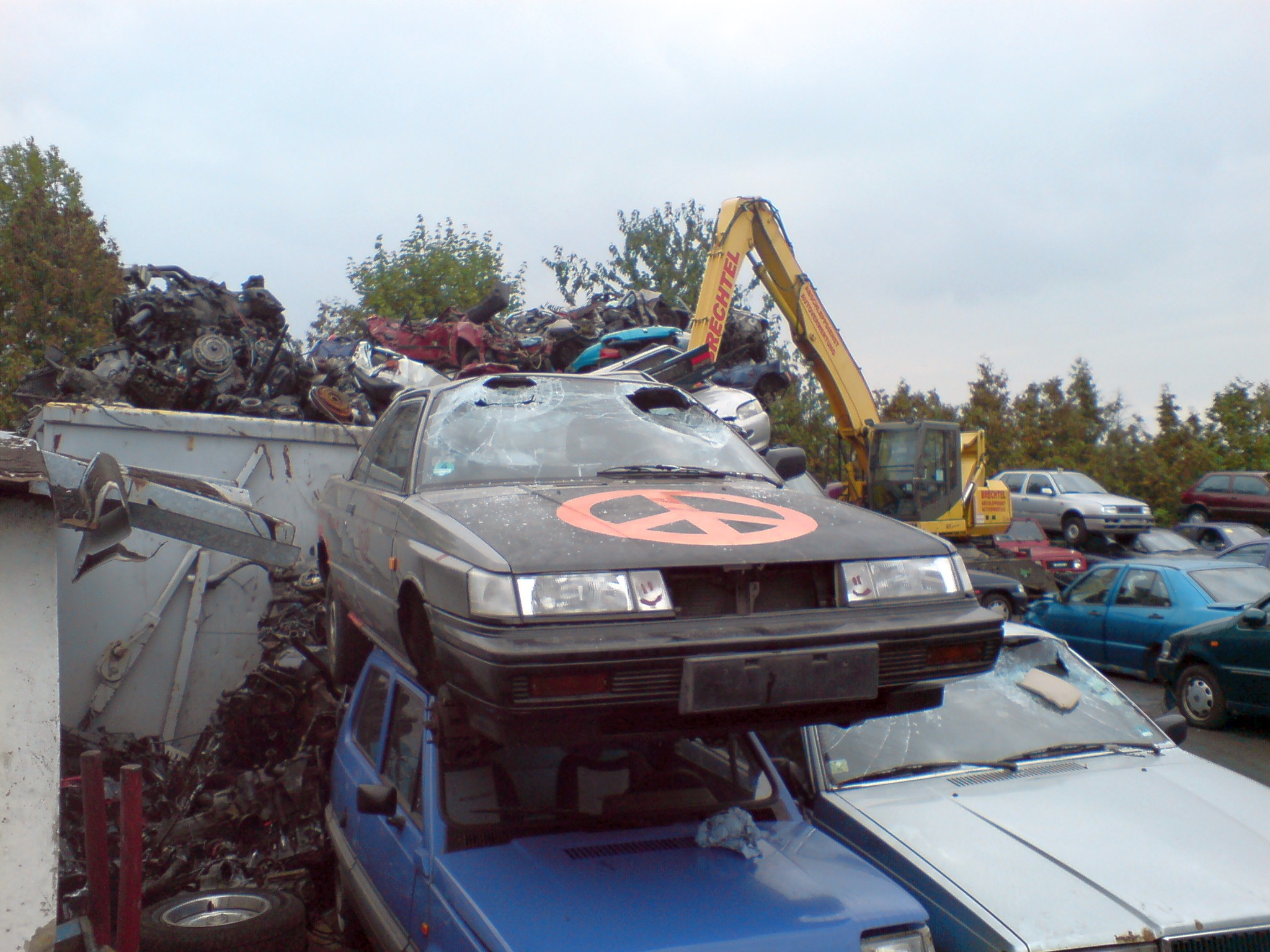 Nissan Sunny with a big Peace Sign on the Bonnet